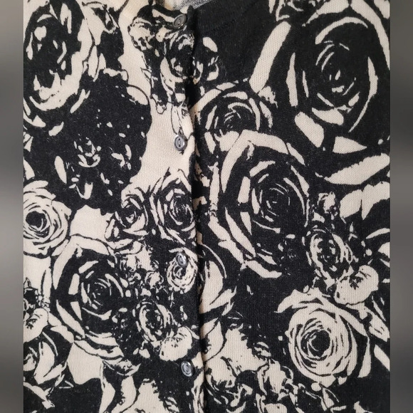 Lord & Taylor women's black cream floral Merino wool cardigan sweater, plus 1X - Picture 3 of 9